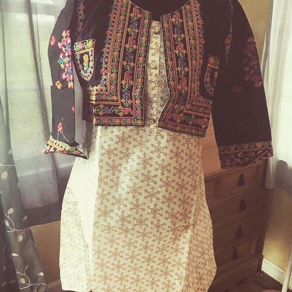 Clothes - Picture 4 of 8